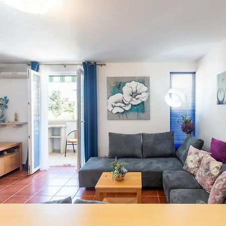 Zara Apartment *